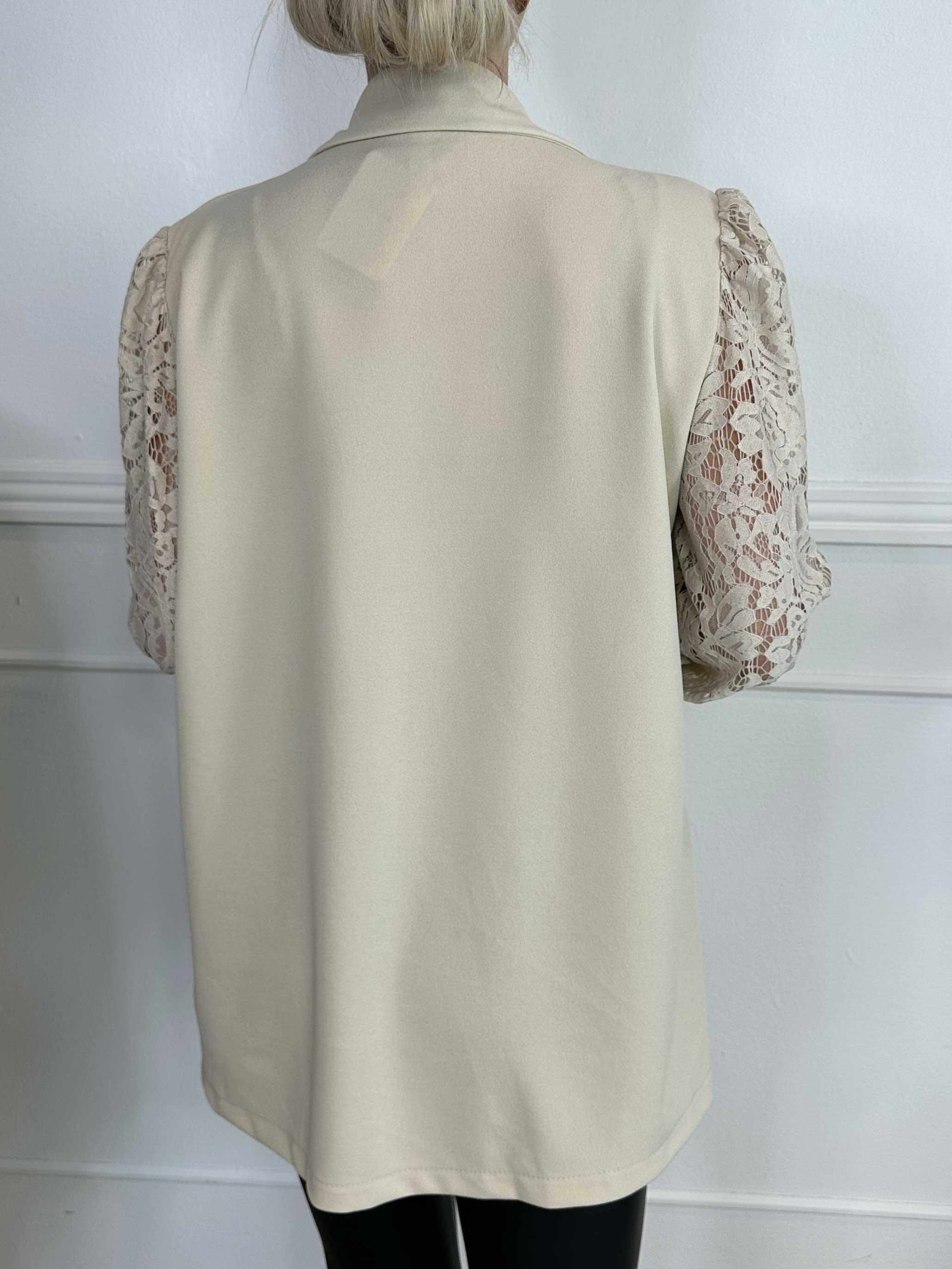 Kata Lace - Oversized blazer med ärmar i spets